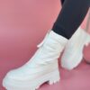 BOTA IMPERMEABLE CON CIERRE